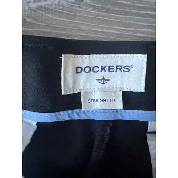 Dockers Men's Straight Fit Signature Lux Cotton Stretch Khaki Pant - Picture 5 of 10